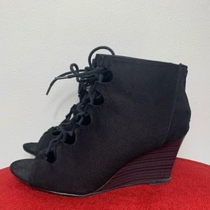 Report Women’s Open Toe Suede Heeled Wedge Boot